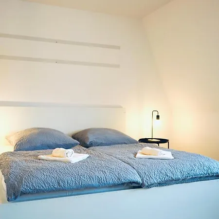 Geraeumiges Wohnen Fuer 7 Personen- Parkplatz- Waschmaschine- 3 Schlafzimmer Wolfsburg Exterior photo