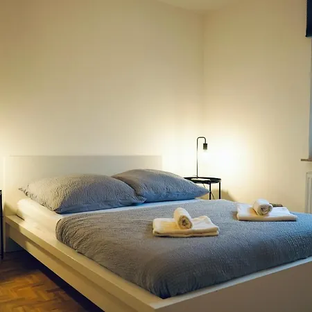 Geraeumiges Wohnen Fuer 7 Personen- Parkplatz- Waschmaschine- 3 Schlafzimmer Wolfsburg Exterior photo