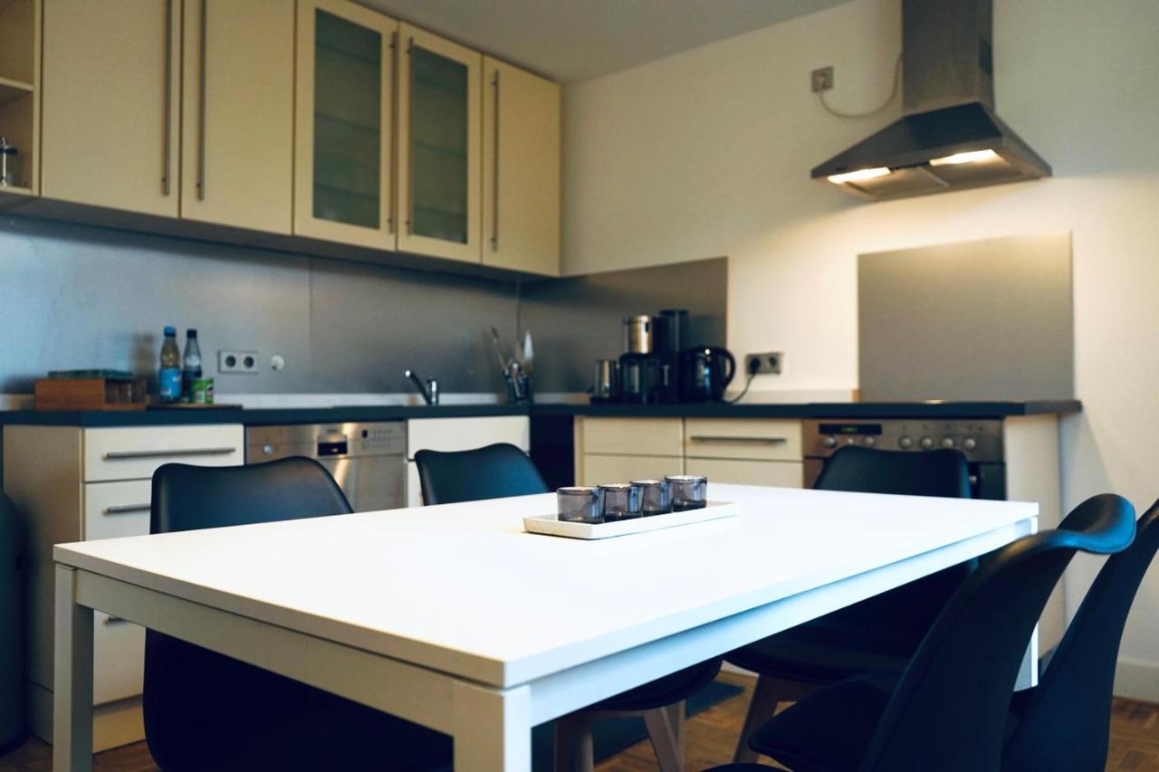 Geraeumiges Wohnen Fuer 7 Personen- Parkplatz- Waschmaschine- 3 Schlafzimmer Apartment *