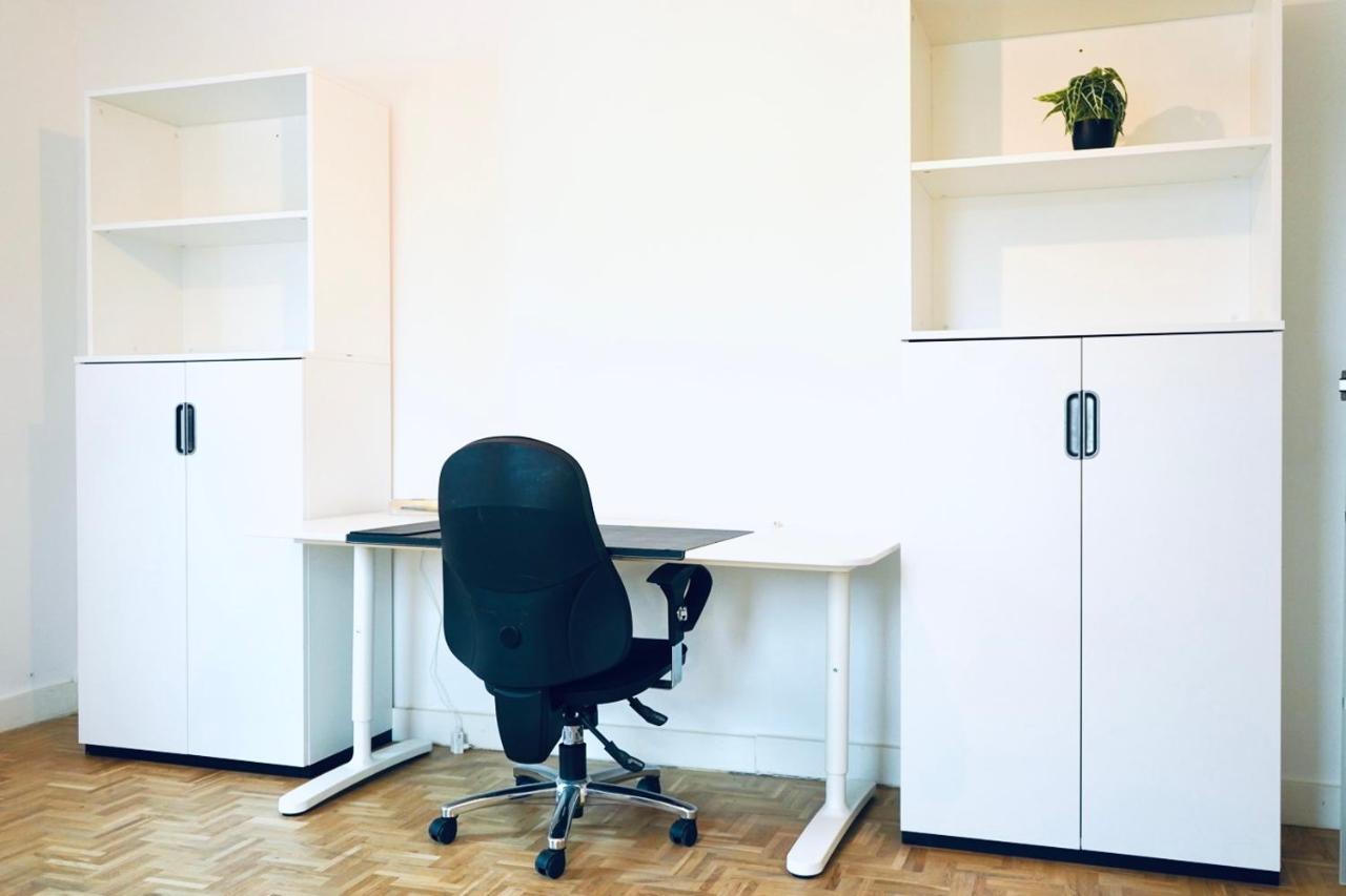 Geraeumiges Wohnen Fuer 7 Personen- Parkplatz- Waschmaschine- 3 Schlafzimmer Apartment Wolfsburg