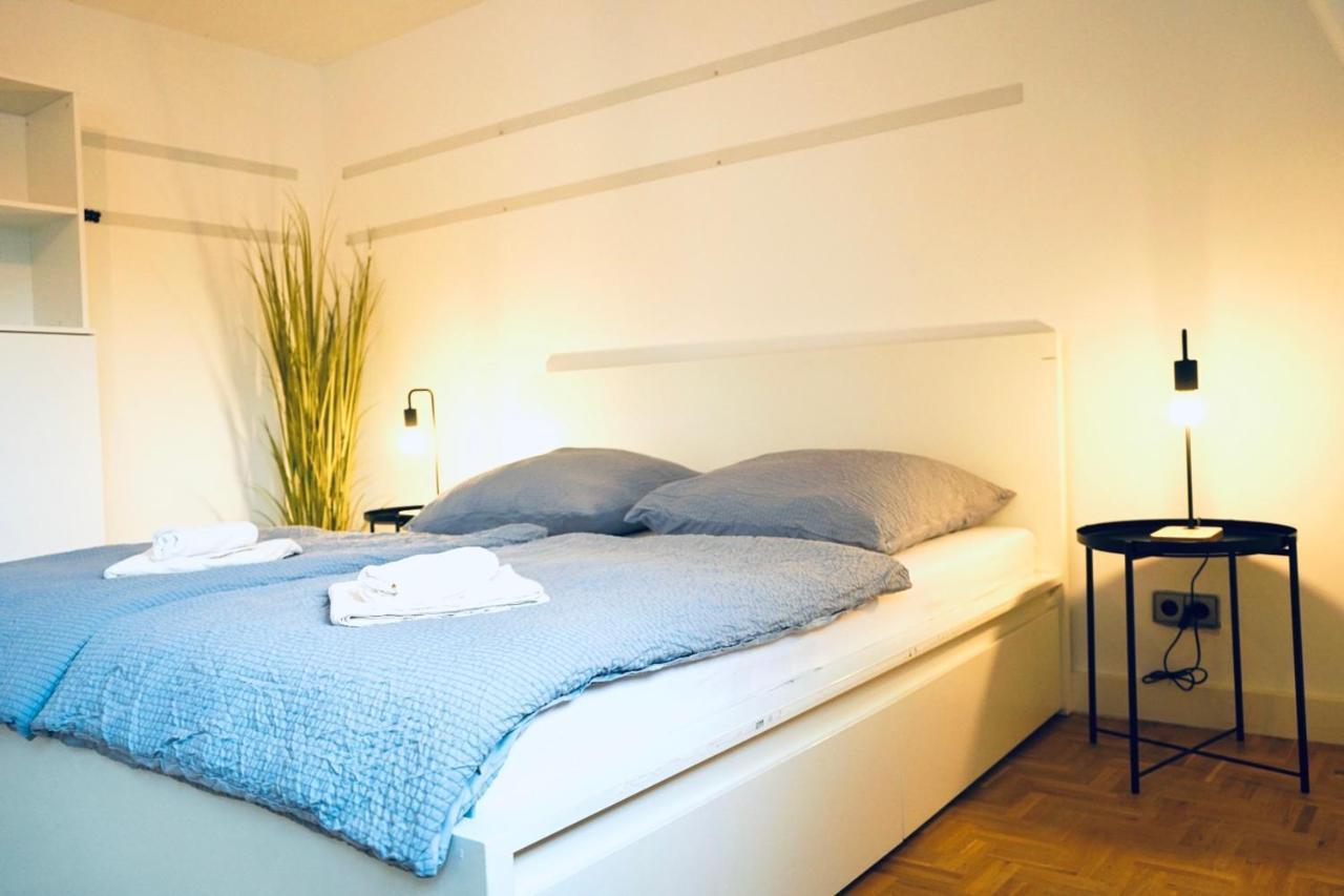 Geraeumiges Wohnen Fuer 7 Personen- Parkplatz- Waschmaschine- 3 Schlafzimmer Apartment *